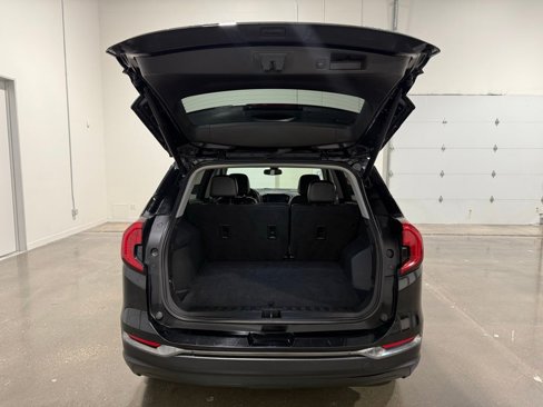 Used 2023 GMC Terrain AT4 image 9