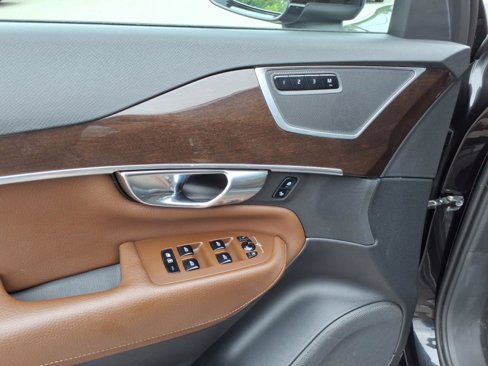 Used 2019 Volvo XC90 T6 Momentum w/ Advanced Package image 14