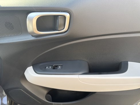 New 2025 Hyundai Venue SEL image 18