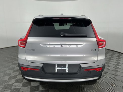 Certified 2025 Volvo XC40 B5 Core image 9