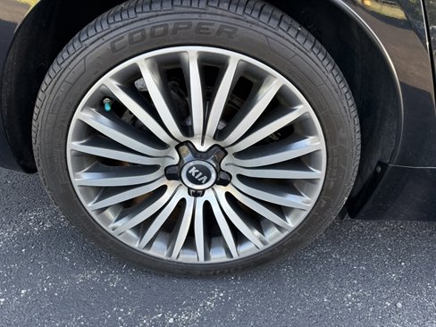 Used 2015 Kia Cadenza Premium w/ Technology Package image 7
