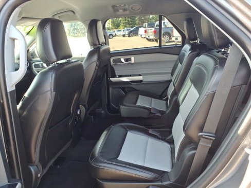 Used 2023 Ford Explorer XLT w/ Equipment Group 202A image 9