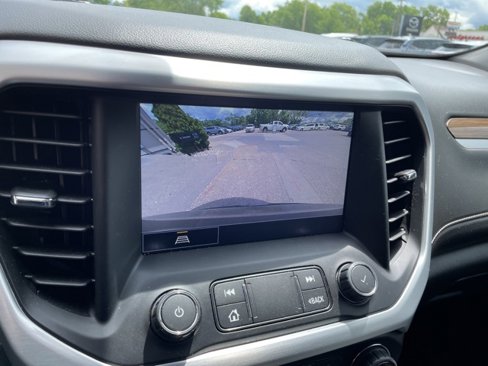 Used 2022 GMC Acadia SLE w/ Driver Convenience Package image 3