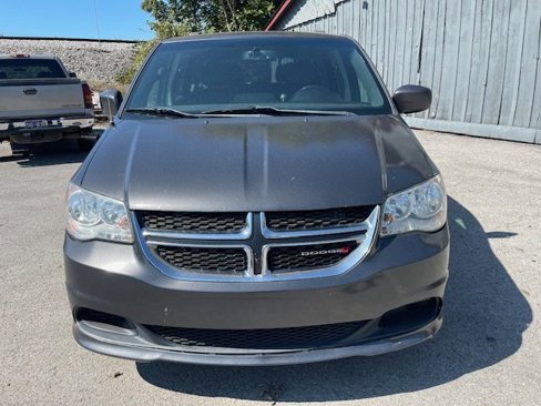 Used 2017 Dodge Grand Caravan SXT image 2
