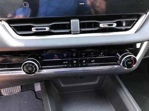 New 2025 Chevrolet Equinox LT w/ Safety and Technology Package image 28