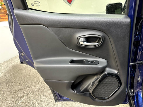 Used 2018 Jeep Renegade Altitude image 16