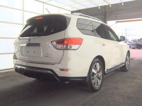 Used 2015 Nissan Pathfinder Platinum w/ Family Entertainment Package image 2