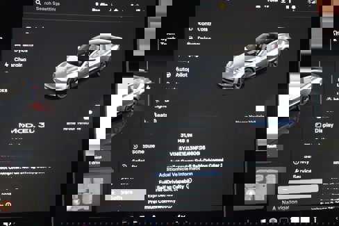 Used 2022 Tesla Model 3 Standard Range image 9