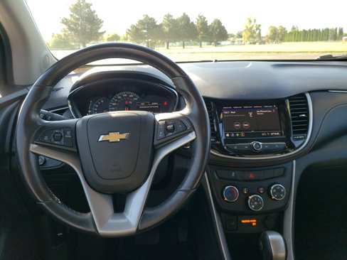 Used 2022 Chevrolet Trax LT w/ LT Convenience Package image 18