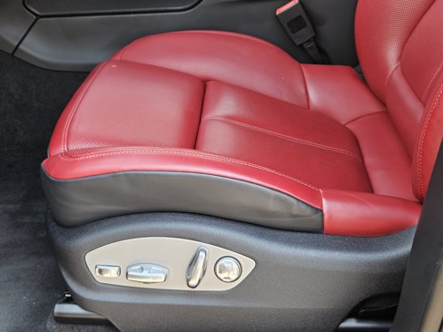 Used 2024 Porsche Macan image 33