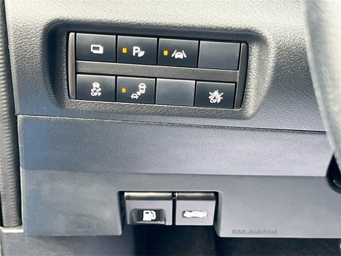 Used 2021 Nissan Kicks S image 10