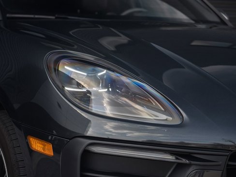 Certified 2025 Porsche Macan image 8