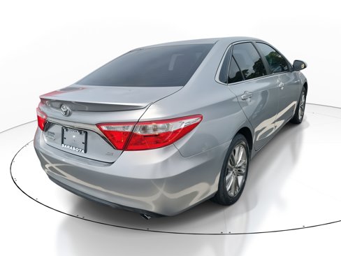 Used 2016 Toyota Camry SE image 9