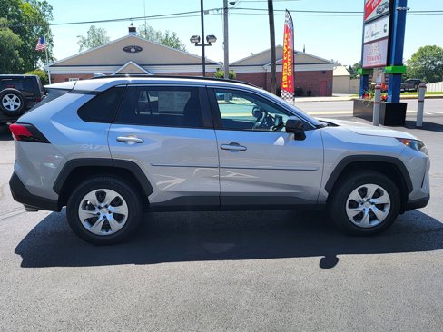 Used 2019 Toyota RAV4 LE image 4
