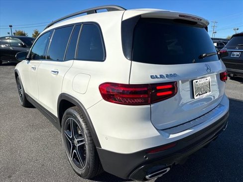 Certified 2025 Mercedes-Benz GLB 250 image 3
