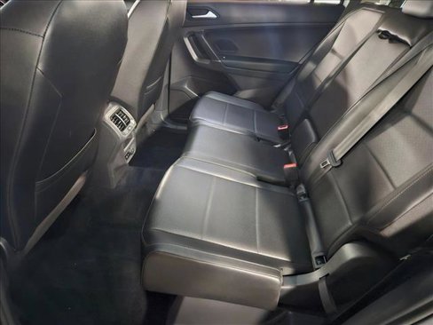 Used 2020 Volkswagen Tiguan SE w/ Panoramic Sunroof Package image 16