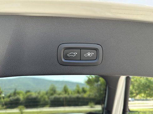Certified 2022 Volvo C40 P8 Recharge Ultimate image 13
