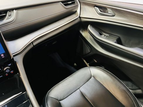 Used 2023 Jeep Grand Cherokee L Limited image 13