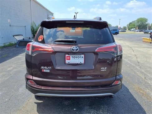 Used 2018 Toyota RAV4 XLE image 4