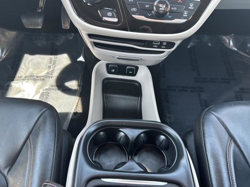 Used 2017 Chrysler Pacifica Touring-L image 24