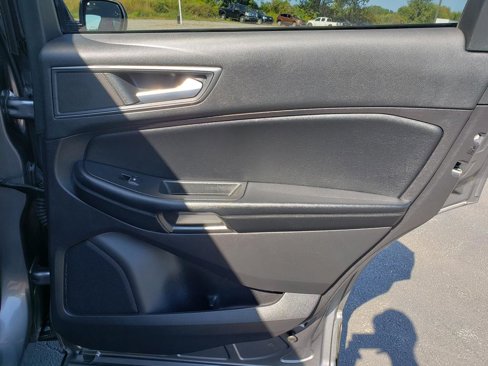 Used 2022 Ford Edge SE w/ Black Appearance Package image 15