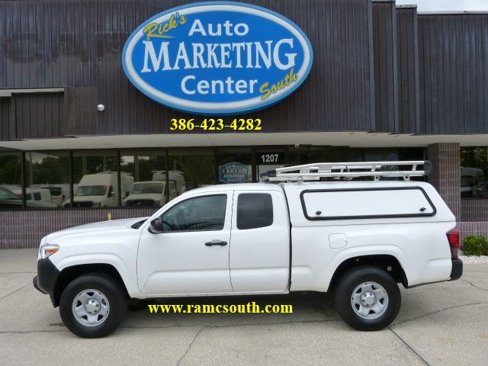 Used 2022 Toyota Tacoma SR image 1