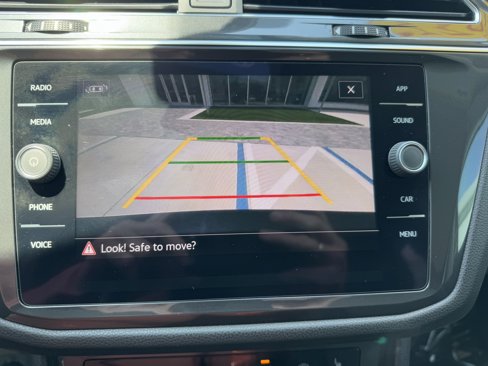 Certified 2022 Volkswagen Tiguan SE image 22