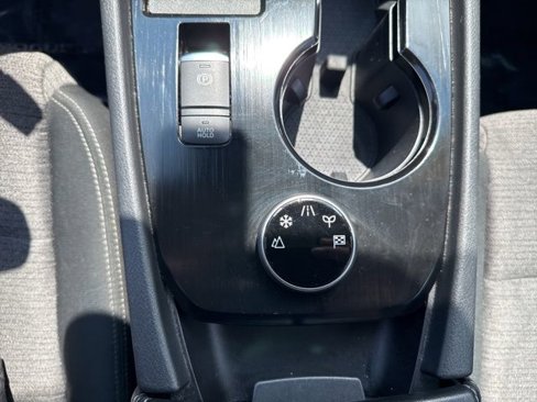 Used 2022 Nissan Rogue SV image 31