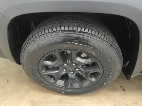 Used 2019 Jeep Cherokee Trailhawk w/ Cold Weather Group image 20
