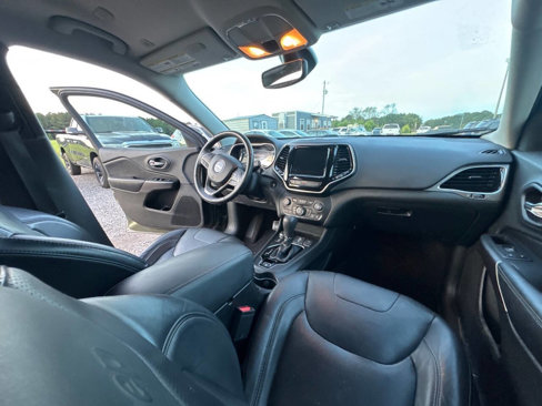 Used 2019 Jeep Cherokee Limited image 16