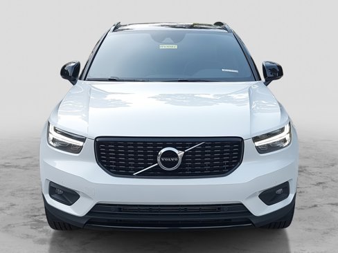 Used 2021 Volvo XC40 T4 R-Design w/ Climate Package image 2
