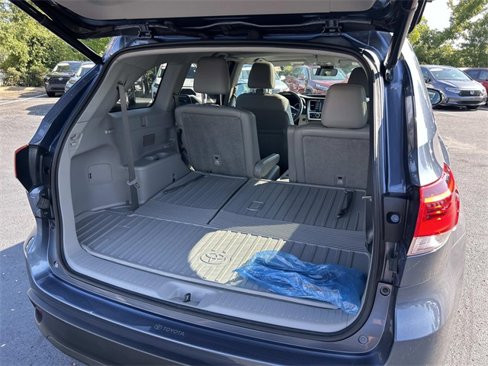 Used 2019 Toyota Highlander XLE image 12