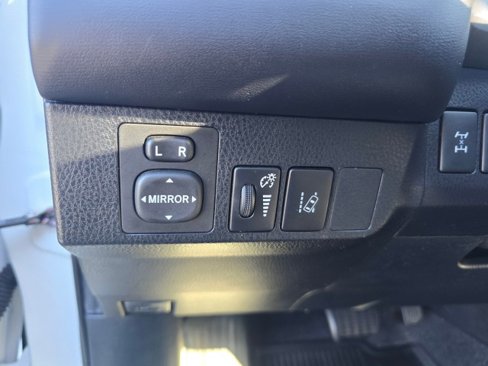 Used 2017 Toyota RAV4 SE image 28
