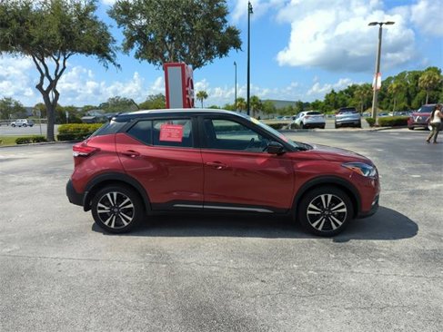 Certified 2020 Nissan Kicks SR image 3