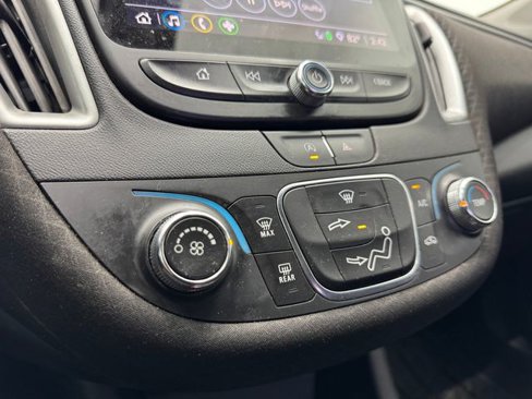 Used 2022 Chevrolet Malibu RS image 40