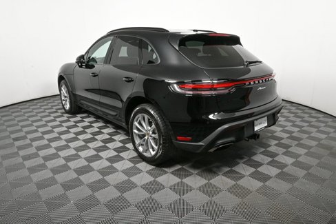 Certified 2025 Porsche Macan image 3