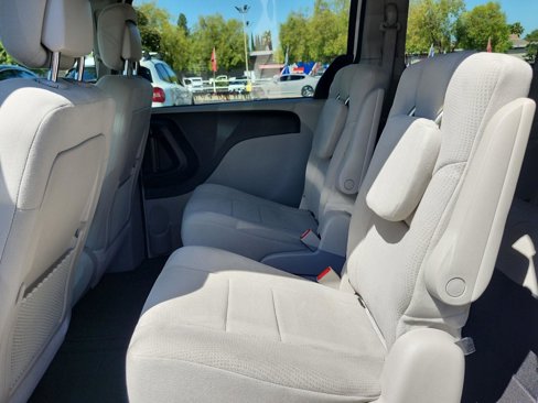 Used 2013 Dodge Grand Caravan SE image 32