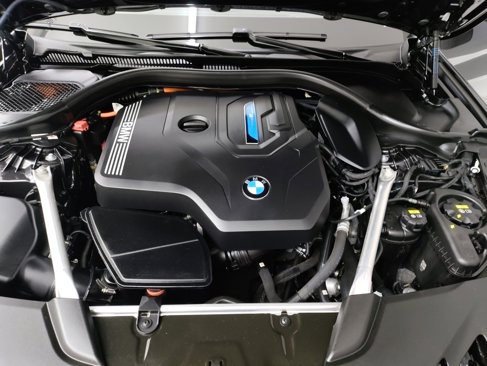 Used 2022 BMW 530e w/ Convenience Package image 35
