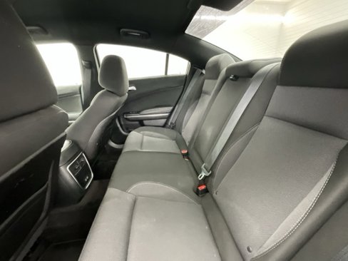 Used 2017 Dodge Charger SE image 6