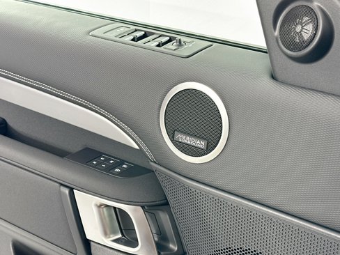 Certified 2025 Land Rover Discovery Dynamic SE image 16