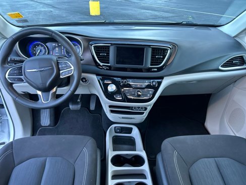 Used 2022 Chrysler Voyager LX image 14