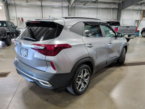 Used 2021 Kia Seltos EX image 3