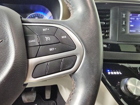 Certified 2017 Chrysler Pacifica Touring-L image 16