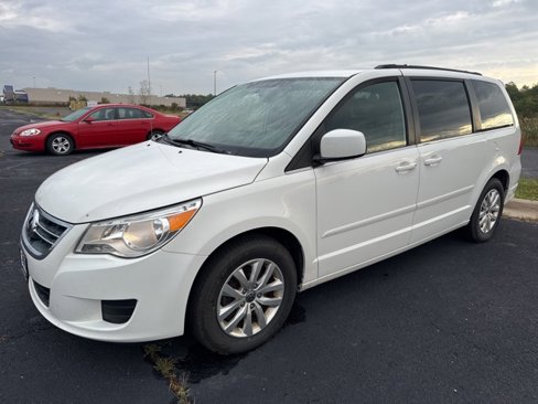 Used 2012 Volkswagen Routan SE image 1