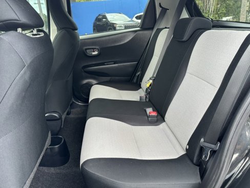 Used 2012 Toyota Yaris L image 18
