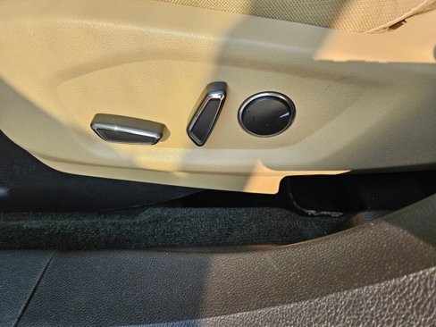 Used 2016 Ford Explorer XLT image 28