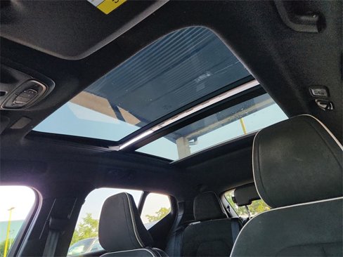Used 2020 Volvo XC40 T5 R-Design image 23