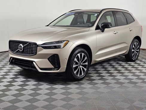 Used 2025 Volvo XC60 B5 Plus image 3