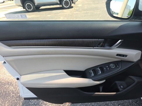 Used 2020 Honda Accord Touring image 15