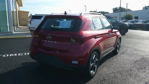 Certified 2022 Hyundai Venue Limited image 4